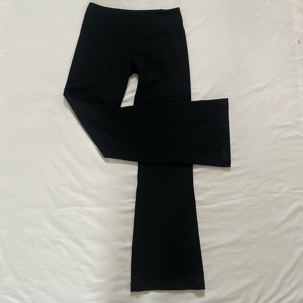 LuluLemon 8 black flared bottom yoga pants
